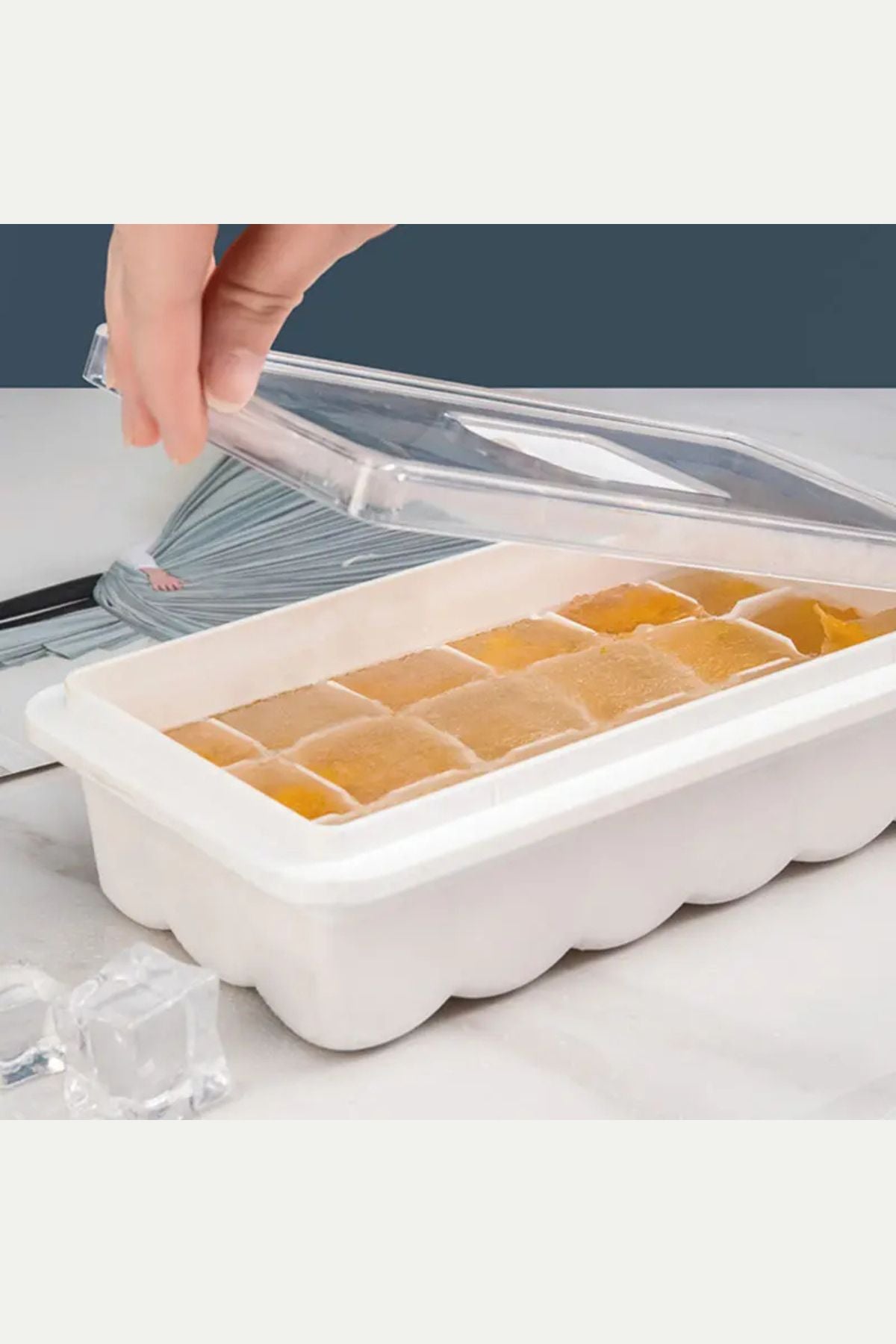 قالب مكعبات ثلج بغطاء محكم
